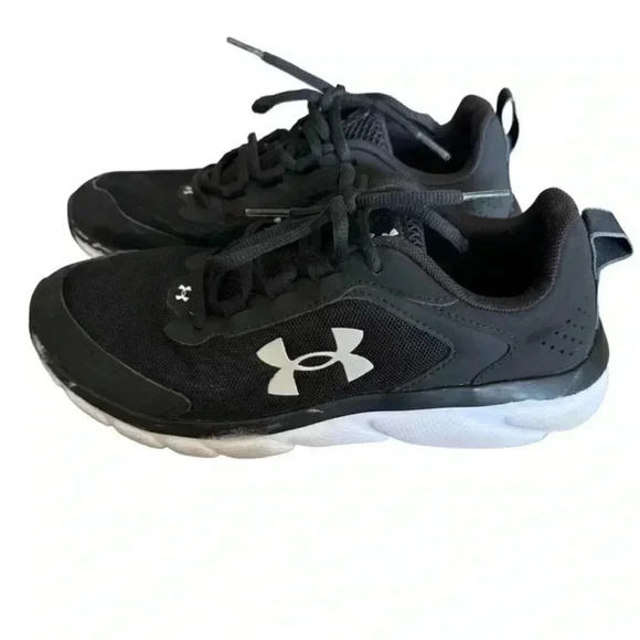 Under Armour Charged Running Shoe Black/White Kids Athletic Sporty Shoes SZ 5.5 - Picture 1 of 11